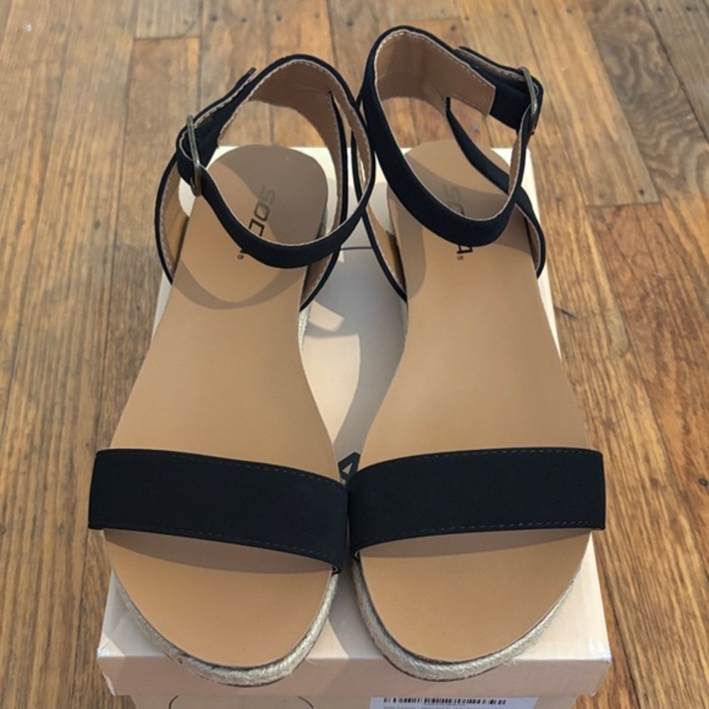 Soda Tan and Black Sandals